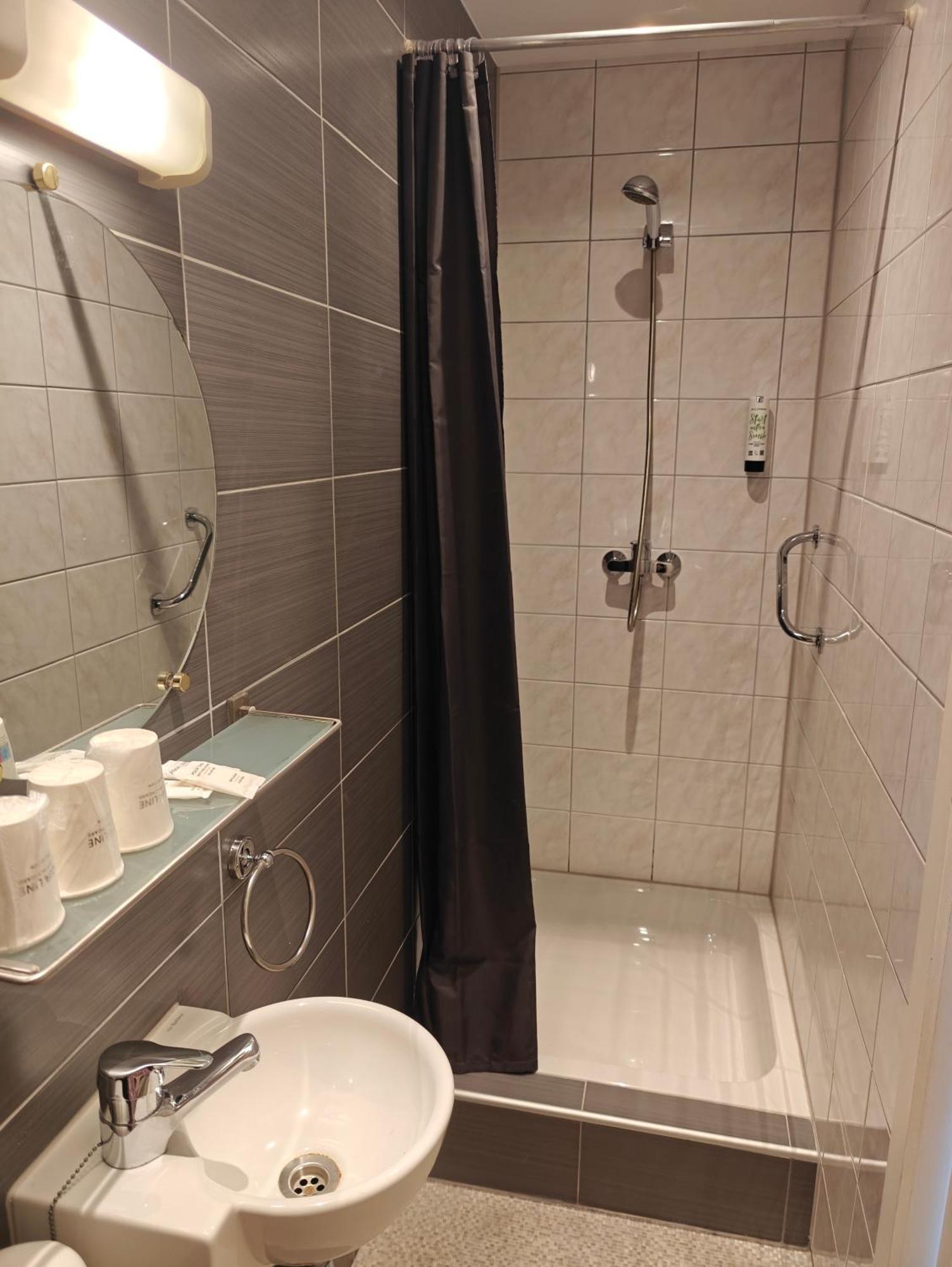 Tropicana Hotel 2*